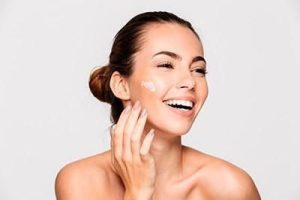 آبرسانی عمیق پوست در منزل