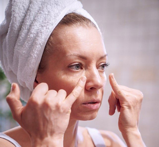 علائم خشکی دور چشم 