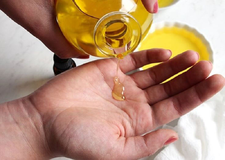 ماساژ صورت با روغنهای گیاهی