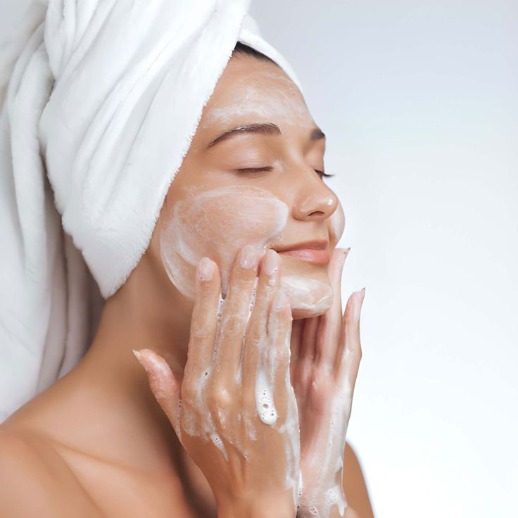 استفاده از شوینده مناسب پوست چرب 